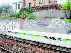 Graffiti 11/2003 an S-Bahnstation HD-Weststadt